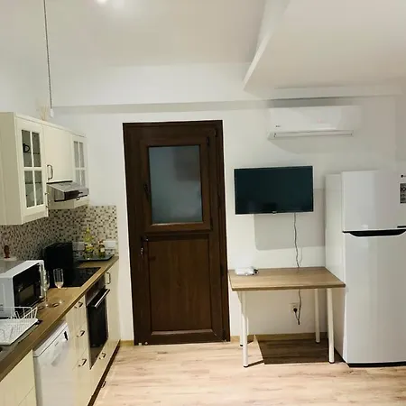 Appartement In Captains House With A Pool Limasol